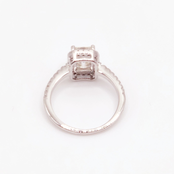 1 carat emerald shaped moissanite halo band - Picture 10 of 10